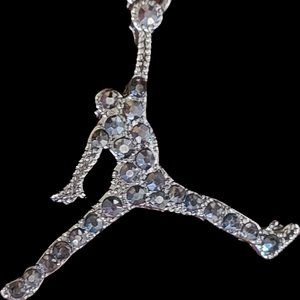 MICHAEL AIR JORDAN PENDANT & CHAIN NECKLACE